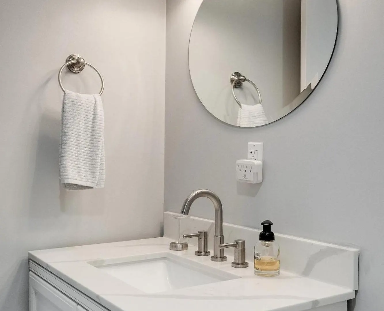 Newly-Renovated Stylish Home In Louisville Ky 0*,