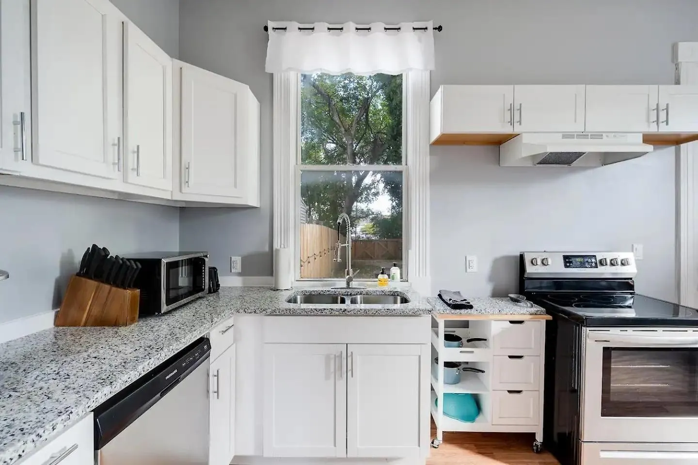 Newly-Renovated Stylish Home In Louisville Ky 0*,
