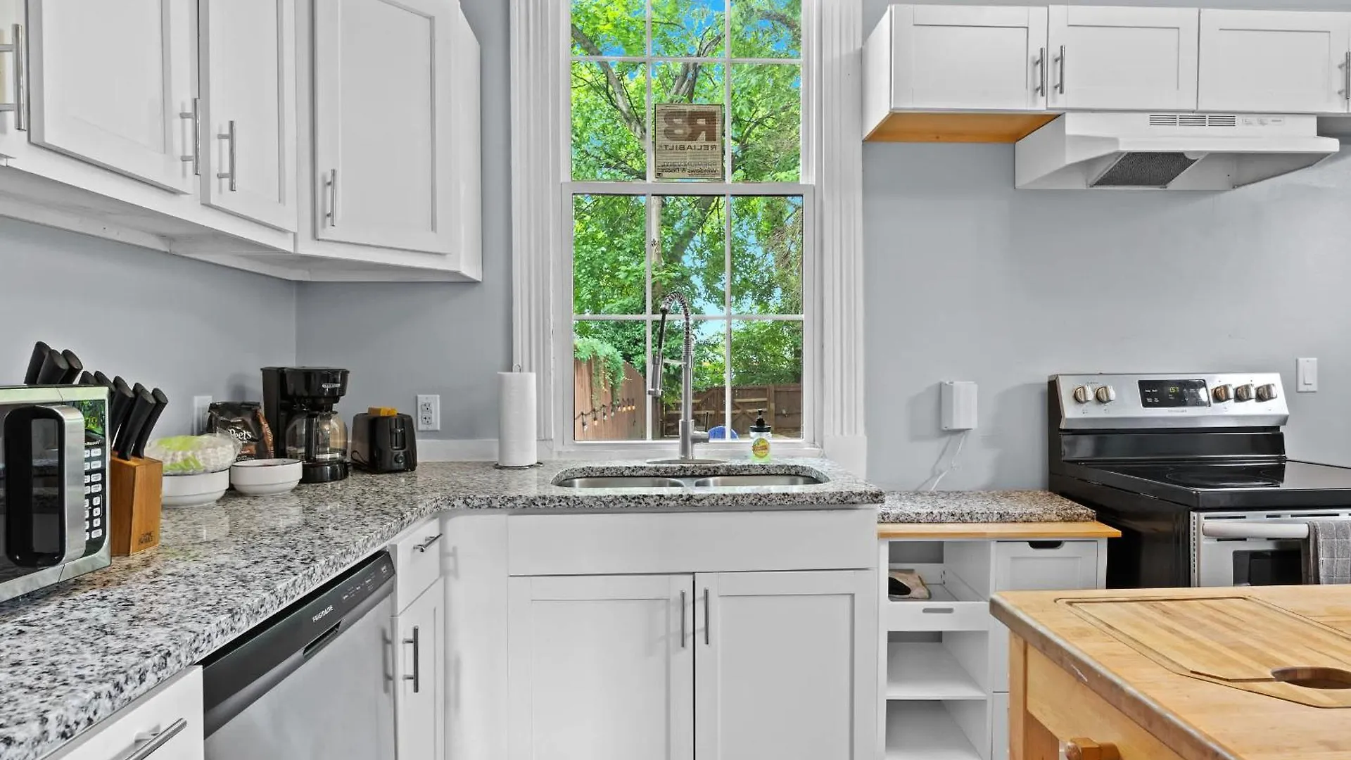 Newly-Renovated Stylish Home In Louisville Ky